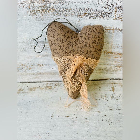 *Primitive Stuffed Floral Heart Ornament - Picture 13 of 14